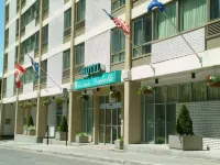 Hotel les Suites Labelle Hotels near Jean Talon Market