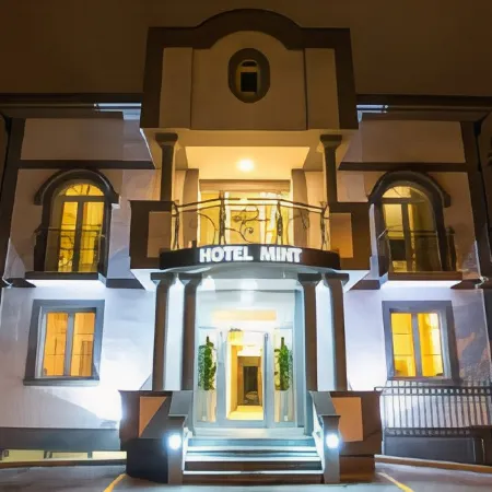 Garni Hotel Mint Отели рядом с достопримечательностью «Парк Кошутняк»