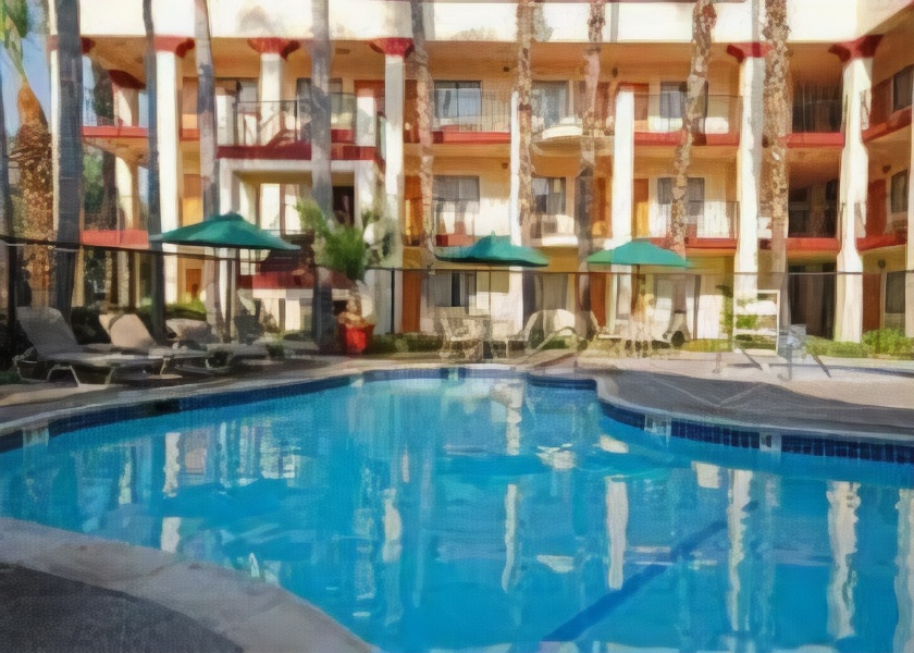 Comfort Inn & Suites Orange County John Wayne Airport