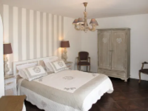 Rose Hotels in Carqueiranne