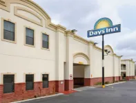 Days Inn & Suites by Wyndham Big Spring - Pools