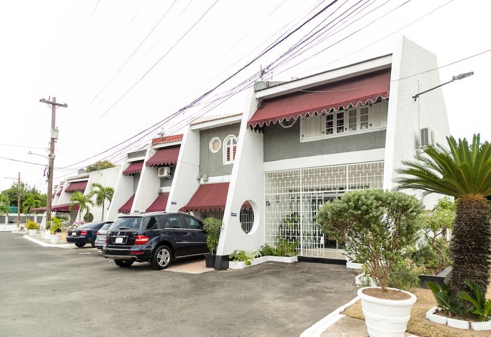 2 Bedroom Townhouse at Surbiton Square - Housity