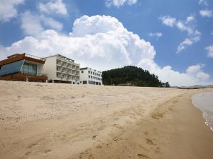 Castles (Sokcho) Pebble Beach Pension