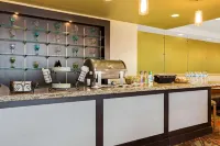 La Quinta Inn & Suites by Wyndham Pecos - breakfast