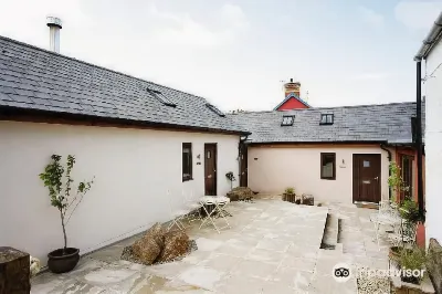 Blas Gwyr Hotels near Llangennith Beach