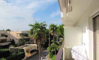 Apartment with One Bedroom in Antibes, with Enclosed Garden and Wifi - 250 m from The Beach