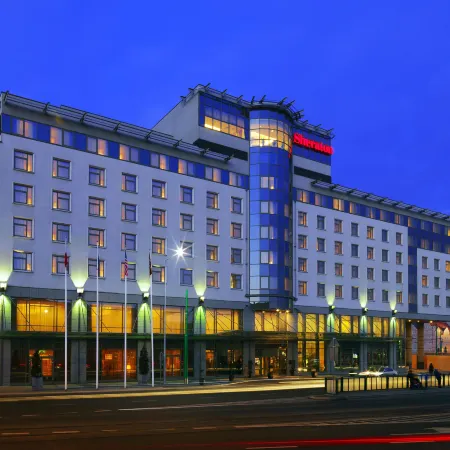Sheraton Poznan Hotel Отели рядом с достопримечательностью «Polish Theatre»