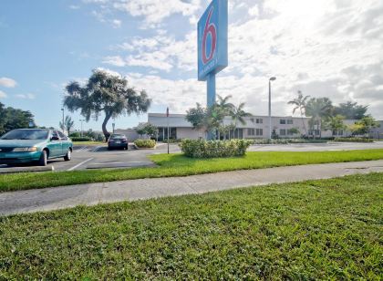 Motel 6 - Miami, FL – Miami International Airport