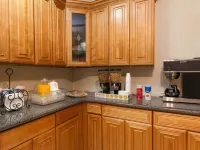Howard Johnson by Wyndham Bakersfield Hotels in Bakersfield