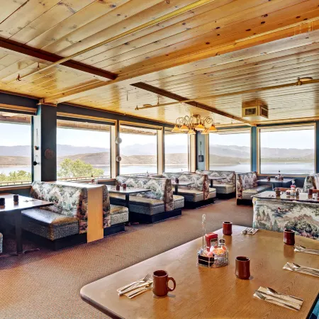 Topaz Lodge