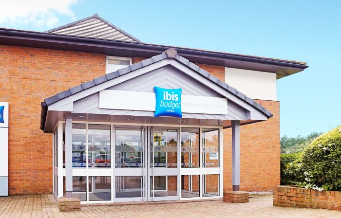 Warrington Motel, J20 M6 Lymm Services