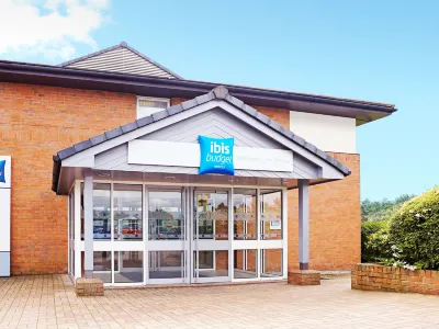 Warrington Motel, J20 M6 Lymm Services Hotel a