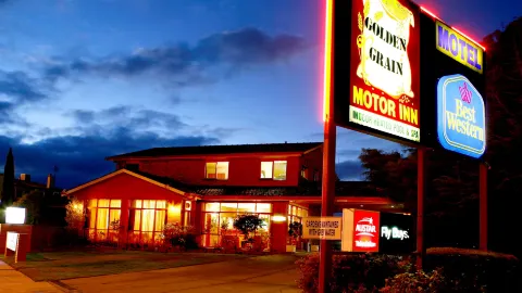 Golden Grain Motor Inn in Horsham
