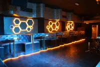 BM Beach Hotel - bar