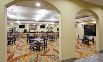 Grand Forks Lodge and Suites - Housity