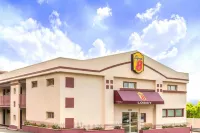Super 8 by Wyndham North Bergen NJ/NYC Area Hotel di West New York