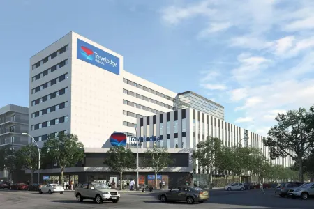 Travelodge Barcelona Poblenou Отели рядом с достопримечательностью «Национальный дворец»