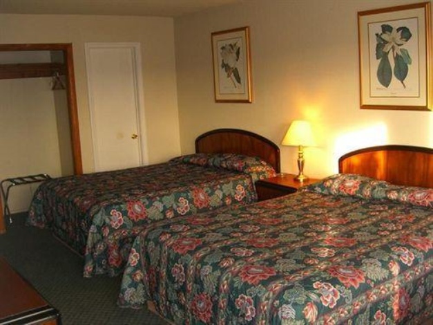 Travel Inn & Suites