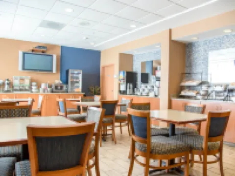 คอมฟอร์ท อินน์แอนด์สวีทส์ ออร์แลนโด นอร์ท โรงแรมในแซนฟอร์ด