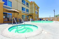 La Quinta Inn & Suites by Wyndham Hesperia Victorville - Hot Tub