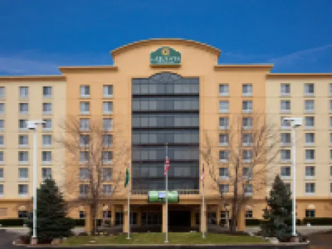 La Quinta Inn & Suites by Wyndham Cincinnati Sharonville Hotels in Hamilton County