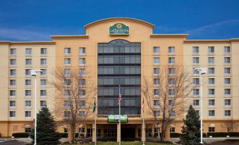 La Quinta Inn & Suites by Wyndham Cincinnati Sharonville