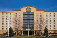 La Quinta Inn & Suites by Wyndham Cincinnati Sharonville Hotels in Hamilton County