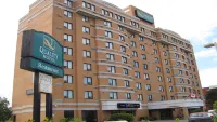 Quality Inn and Suites Montreal East Hôtels à : Terrebonne