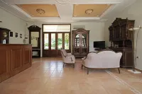 Emilia Luxury Apartments Hotels in Vári