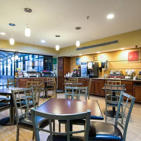 Comfort Inn & Suites Perry National Fairgrounds Area
