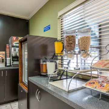 SureStay Hotel by Best Western Beverly Hills West La Отели рядом с достопримечательностью «Улица Сансет-стрип»
