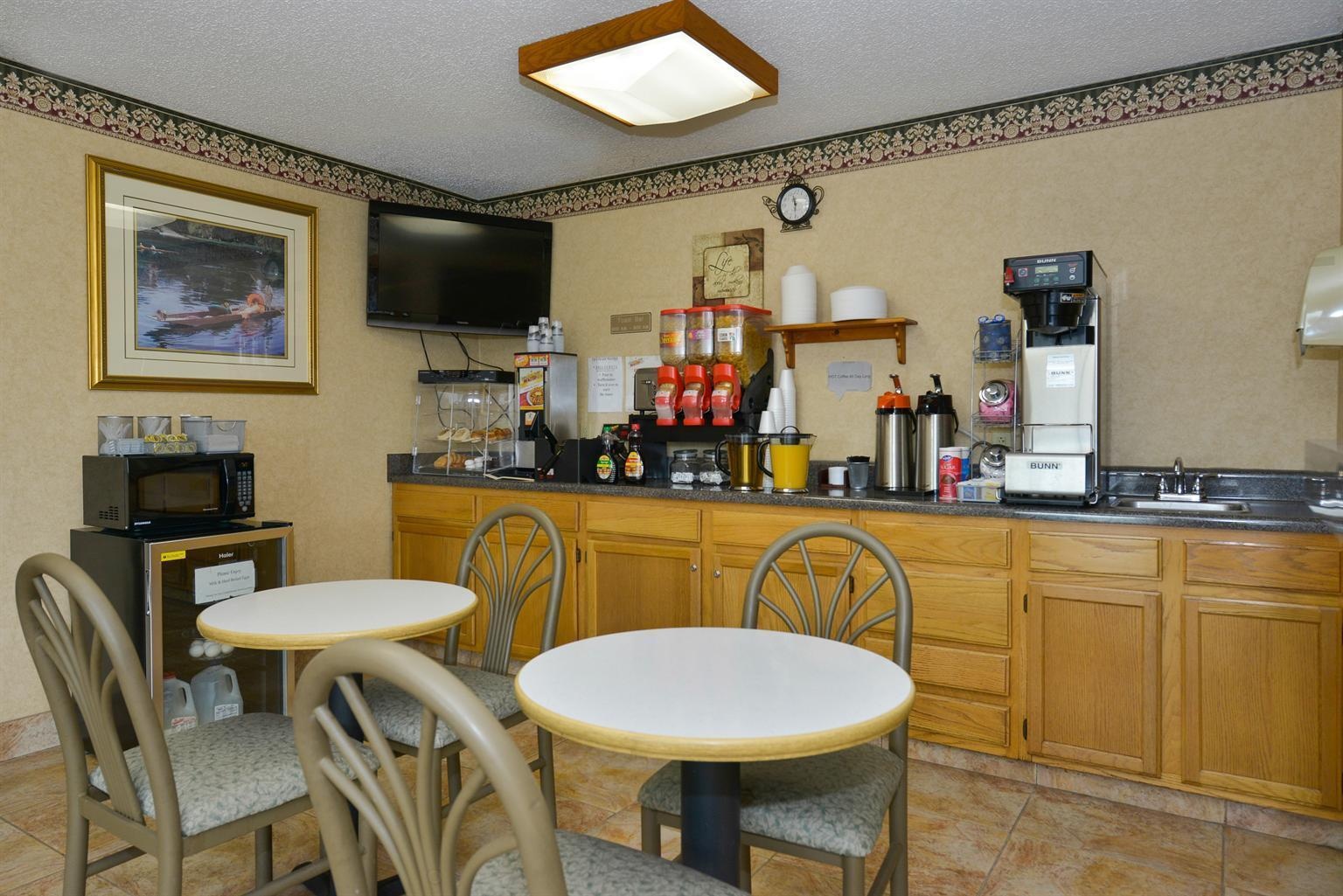 Americas Best Value Inn & Suites Harrisonville