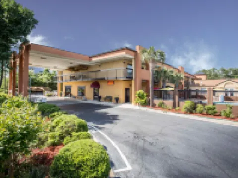 ควอลิตี้ อินน์ แอนด์ สวีทส์ ไอเคน อีสต์ โรงแรมในเอเคน