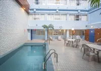 Comfort Inn & Suites - ที่มีสระว่ายน้ำ
