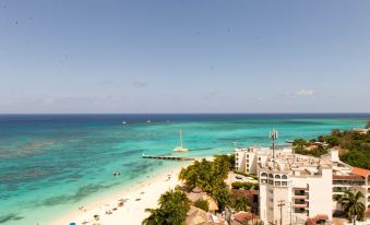 Baywatch Beach at Montego Bay Club