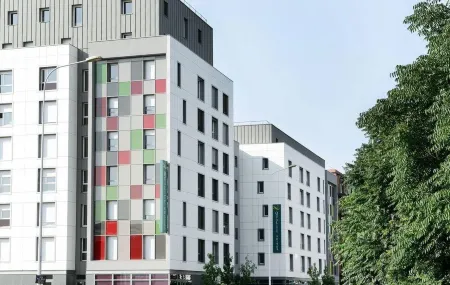 Appart hôtel Q7 Lodge Lyon 7 Отели рядом с достопримечательностью «Университет Люмьер Лион 2 - Кампус Берж дю Рона»