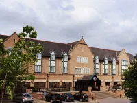 Village Hotel Leeds North โรงแรมใกล้สนาม Headingley Stadium