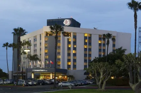 DoubleTree by Hilton Carson Отели в г. Карсон