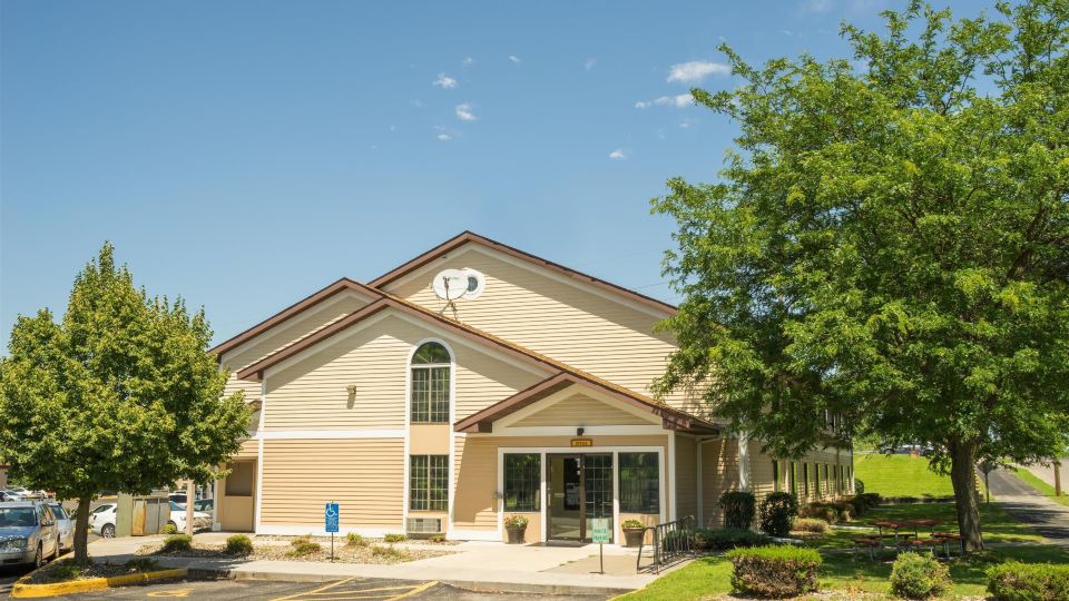 Super 8 by Wyndham Red Wing