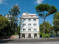 Hotel La Pergola Hotels near Jonio Metro Station