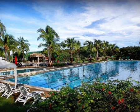 フォート イロカンディア リゾート ホテル ラワグのホテル