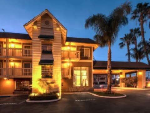 Ramada by Wyndham Costa Mesa/Newport Beach Hotels in Costa Mesa