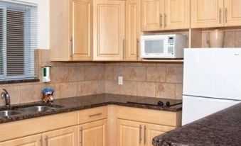 Bay Palms Waterfront Resort - Hotel and Marina - Housity