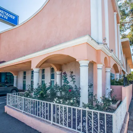 Rodeway Inn Near Melrose Ave Отели рядом с достопримечательностью «Киностудия Paramount»