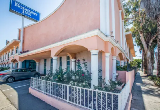 Rodeway Inn Near Melrose Ave Отели рядом с достопримечательностью «Парамаунт пикчерс студио торс»