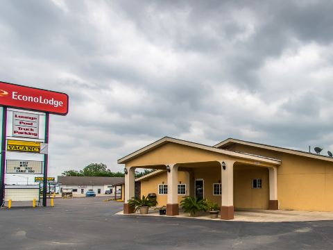 Woodridge Inn and Suites