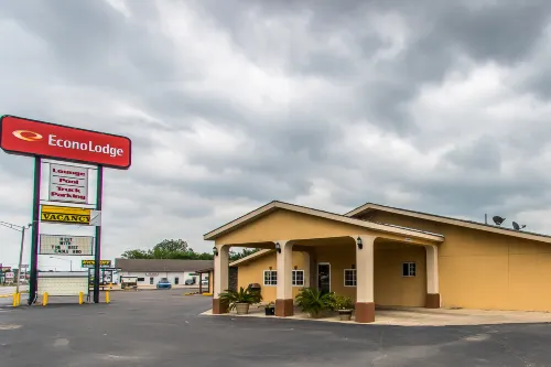 Woodridge Inn and Suites