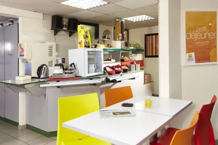 Premiere Classe Bayonne Отели в г. Бриску