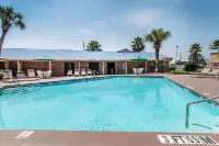 Quality Inn Hinesville - Fort Stewart Area, Kitchenette Rooms - Pool - Guest Laundry Hôtels à : Hinesville