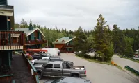 Pyramid Lake Lodge - Mountain view